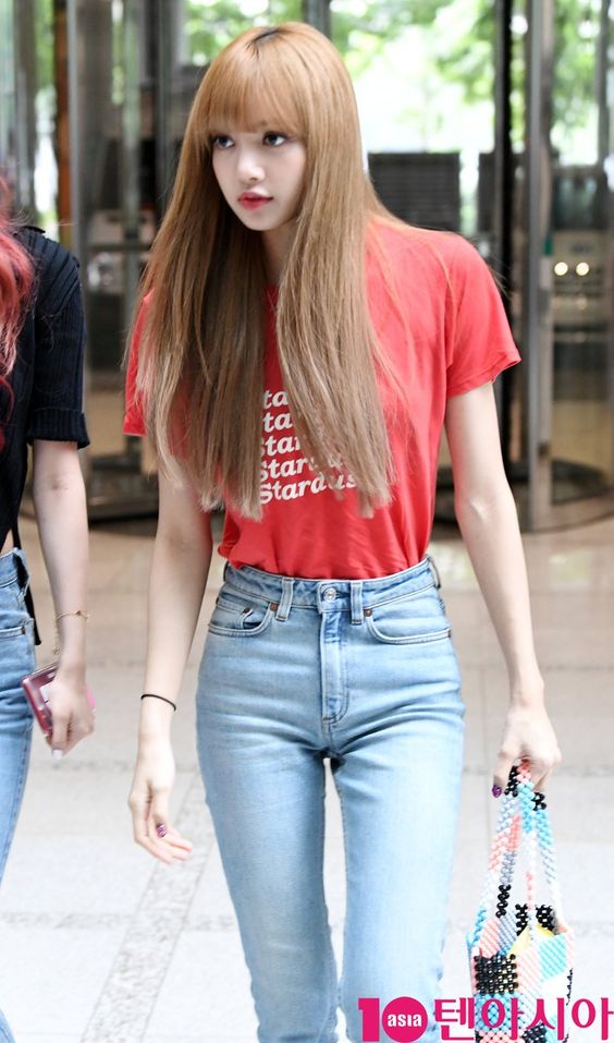 รวมภาพ LISA BLACK PINK ผู้กุ้มหัวใจแฟนคลับทั่วโลก